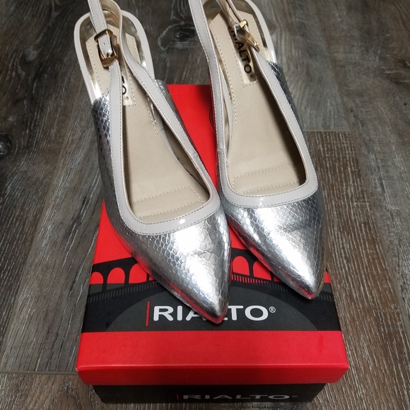 🏷Rialto Mateo Silver Heels - Picture 1 of 6